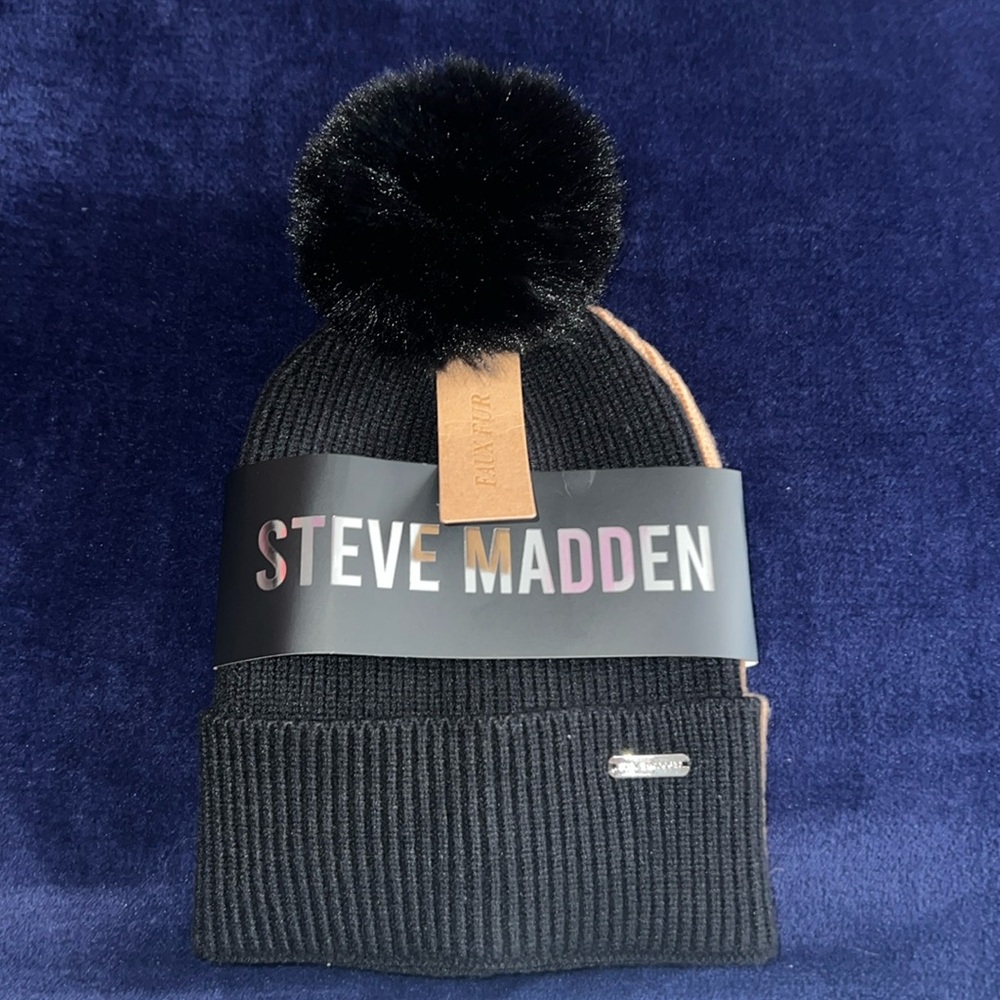 2 pack of steve madden hats in black and caramel color.